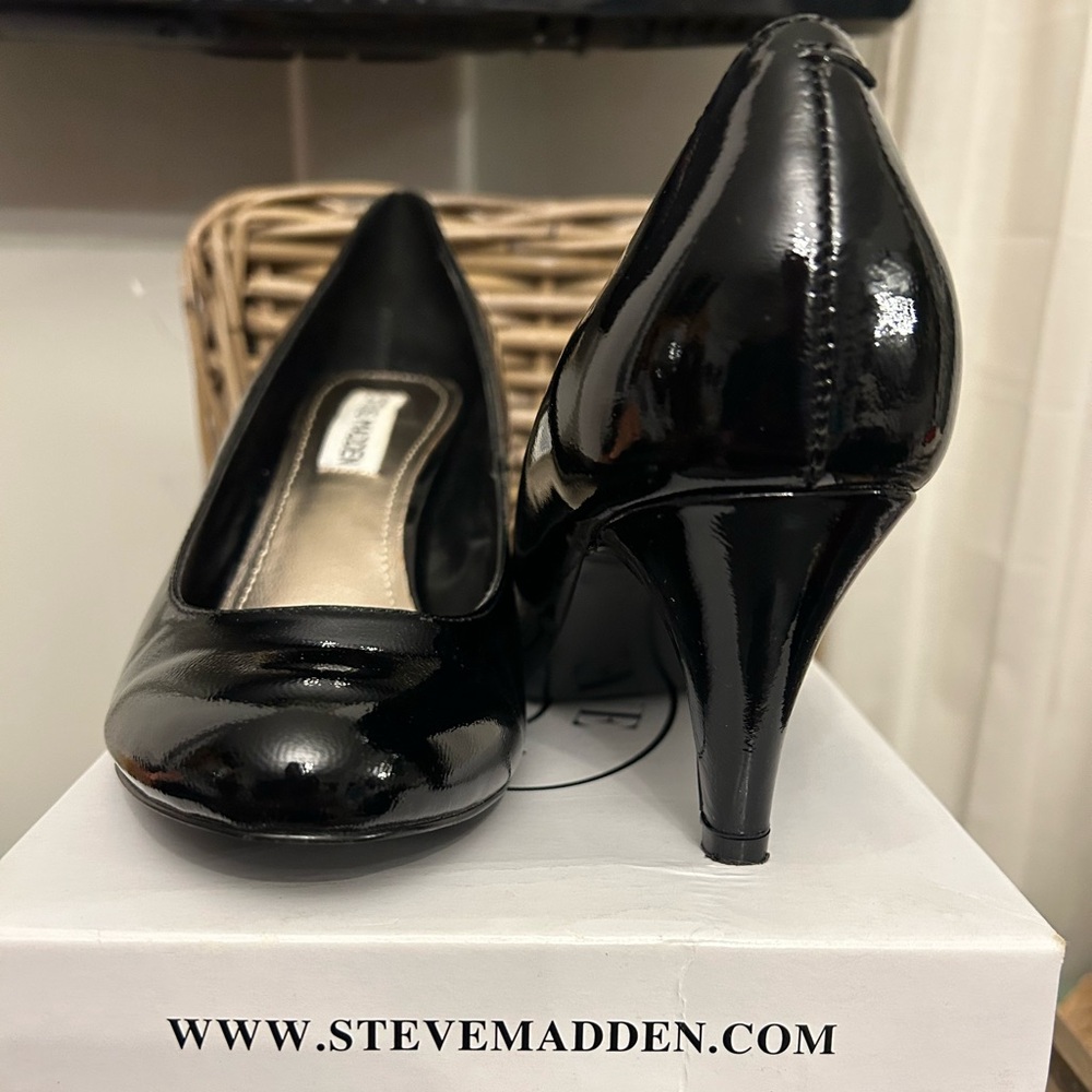 Steve Madden ULLTRA Black Patent Leather Round Toe High Heel Pumps Womens 8